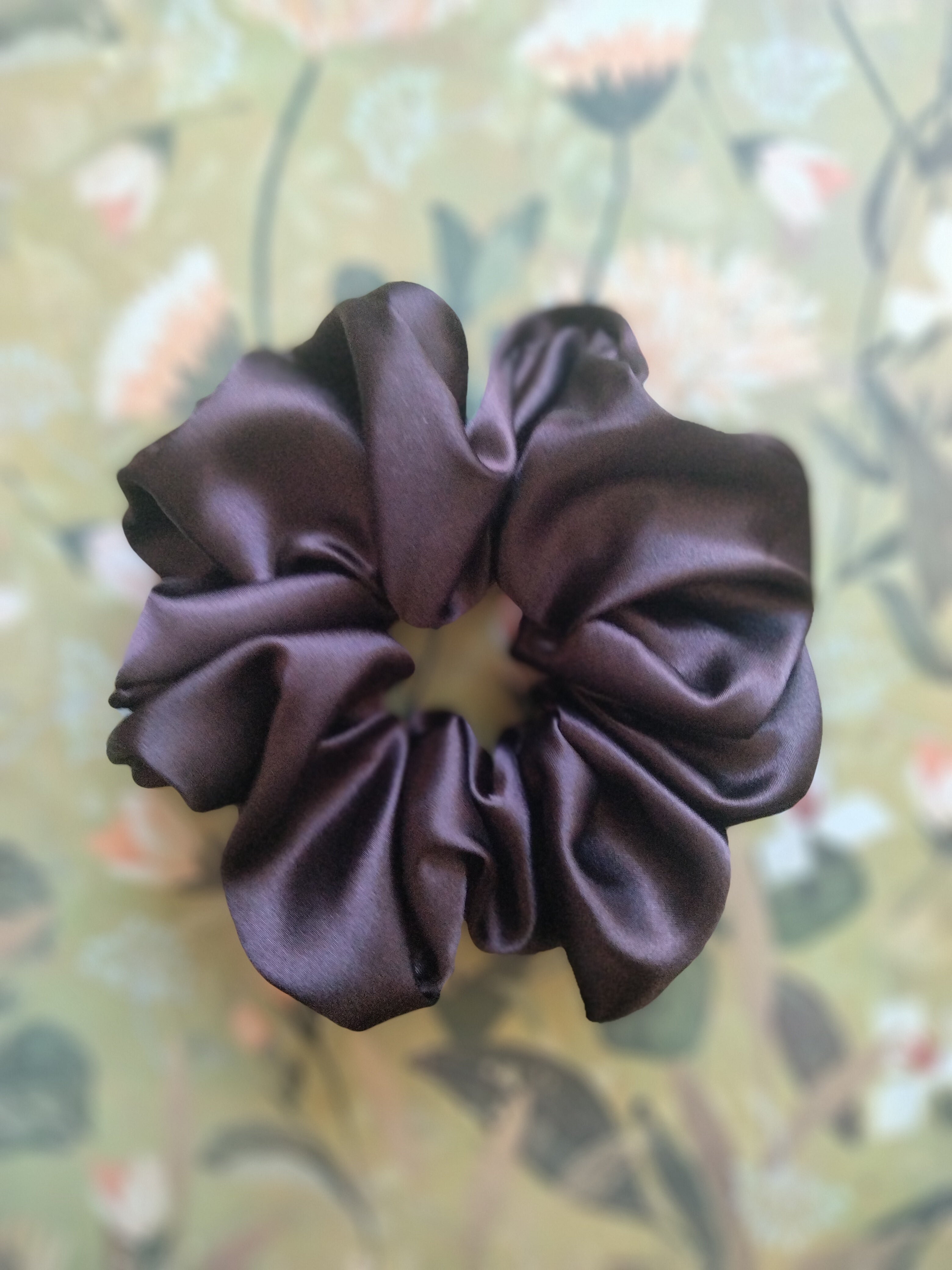 Scrunchie satin marrón