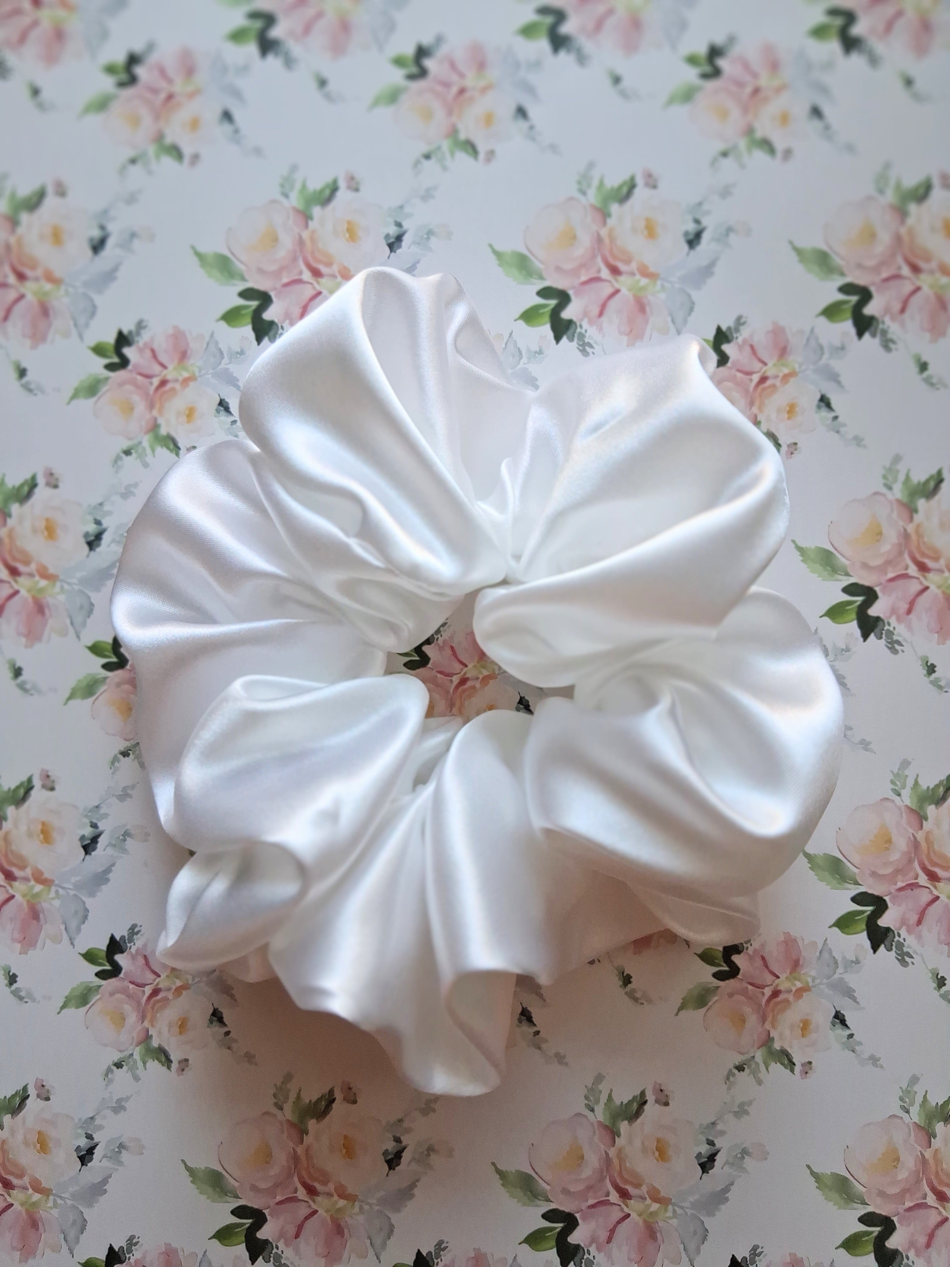 Scrunchie satin white nube