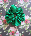 Scrunchie satin verde navidad